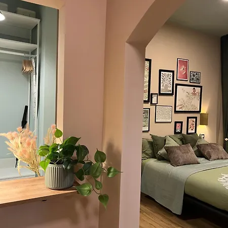 Charme And Cozy 3 Km Away From Duomo Apartment *